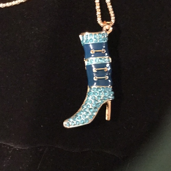 Betsey Johnson necklace - Picture 1 of 5